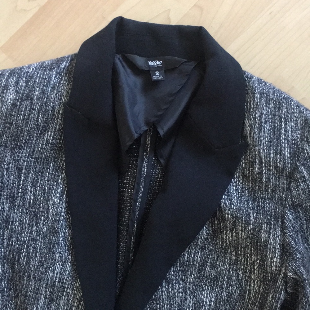 Chic Blazer - Picture 2 of 3